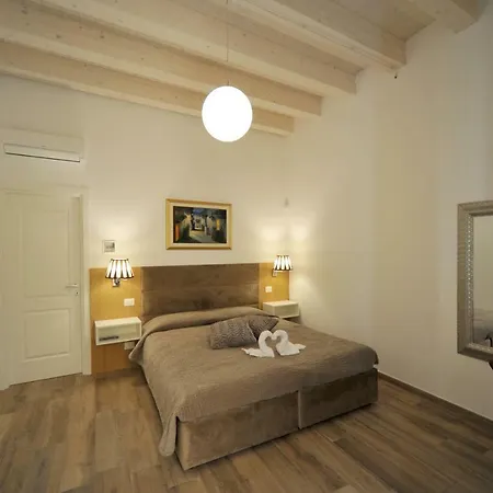 Palazzo San Michele 4* باري